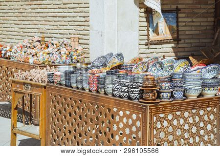 Bukhara, Uzbekistan - March 13, 2019: Uzbek National Souvenirs And Gifts Shop In Bukhara. Ceramic Sh