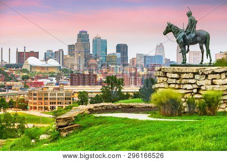 KANSAS CITY, MISSOURI - AUGUST 29, 2018: Kansas City's downtown skyline and park at dawn.