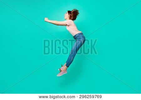 Full Length Side Profile Body Size Photo Beautiful Amazing Her She Lady Flight Umbrella Afraid Scare