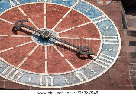 An image of the Freiburg Muenster clock detail