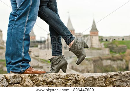 Couple Kissing Outdoors - Lovers On A Romantic Date At Sunset,girls Stands On Tiptoe To Kiss Her Man