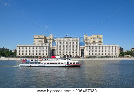 The Building Of The Ministry Of Defense Of The Russian Federation On The Frunzenskaya Embankment And
