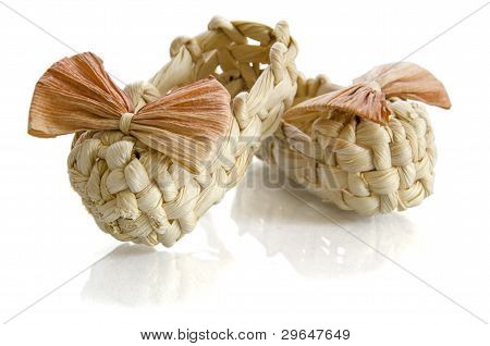 Bast russo scarpe con fiocco isolata On White Background