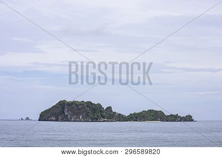 The Beauty Of The Sky In The Sea And Koh Maphrao At Chumphon In Thailand.