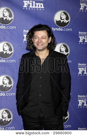 SANTA BARBARA - 3 lutego: Andy Serkis przybywa Awards 2012 rocka wirtuozów w Arlington Theater 