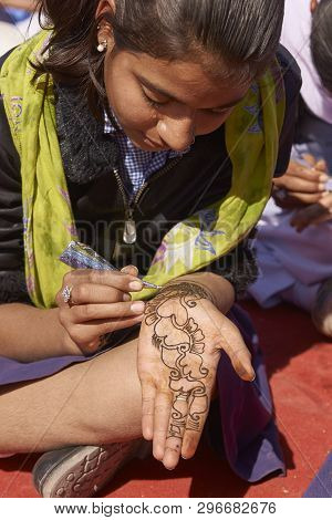 Nagaur, Rajasthan, India - February 14, 2008: Girls Decorating Hands With Henna During The Annual Li