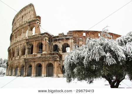 Colosseum er dækket af sne