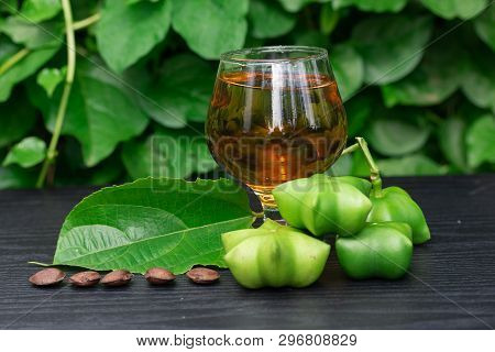 Sacha Inchi, Fresh Capsule Seeds Fruit Of Sacha-inchi Peanut With  Tea