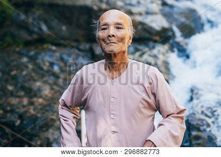 Da Lat, Vietnam - March 9, 2017: Portrait Of An Elderly Vietnamese Octogenarian In The Park