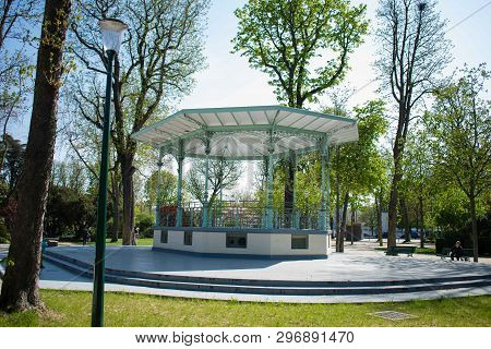 Music Kiosk In The Garden Of Champs elysees, Paris. Kiosque Des Champs-elysées