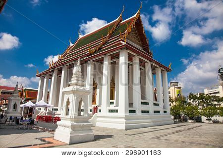 Bangkog, Thailand-Jan 20 , 2016: Builidng of Wat Ratchanatda School in Bankok Thailand.