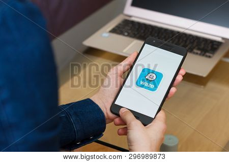 San Francisco, Us - 22 April 2019: Close Up To Female Hands Holding Smartphone Using Waze Gps Traffi