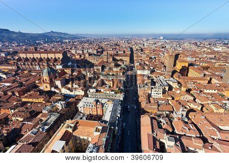 Asinellin torni näkymä Strada Maggiore Bologna