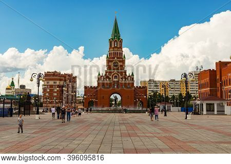 Yoshkar-ola, Mari El, Russia 30 July 2020: Kremlin Spasskaya Tower Suuny Day, Walking People. Select
