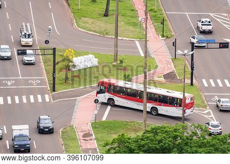 Campo Grande - Ms, Brazil - November 12, 2020: Traffic Of Cars And Public Transport At The Afonso Pe