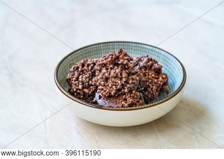 Healthy Organic Snacks Puffed Rice With Amaranth Chocolate.