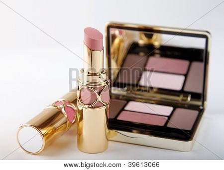 อายแชโดว์สีกระจกและลิปสติก