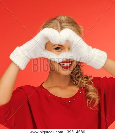 素敵な女性のハートを表示の画像