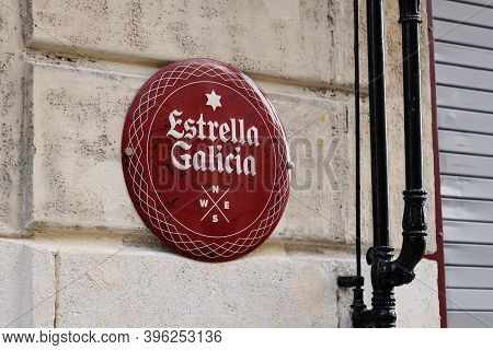 Bordeaux , Aquitaine / France - 11 11 2020 : Estrella Galicia Logo And Text Sign Of Brand Of Spain P