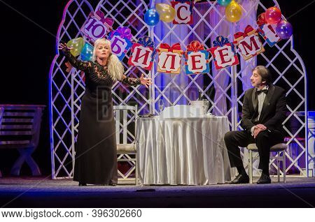 Dnipro, Ukraine - November 23, 2020:   Ilona Solyanik And Alexander Golubenko Perform For A Strange 