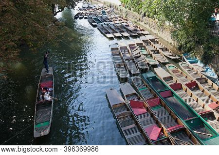 A Young Couple Punting On The River Cherwell In Oxford In The Uk, Taken On The 15th Of September 202