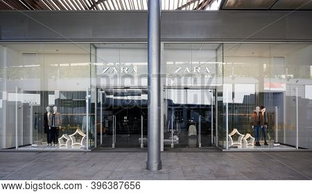 Barcelona, Spain -22/11/2020- Zara Store In A Shopping Center In Barcelona. Zara Is One Of The Large