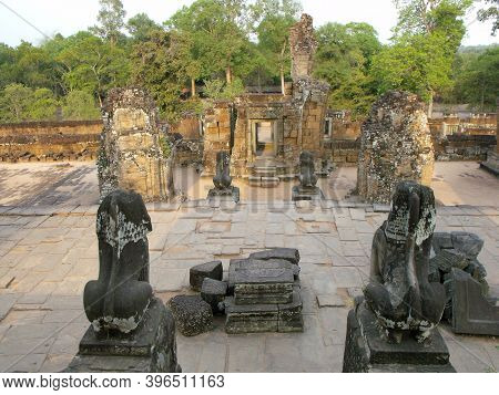 Siem Reap, Cambodia, April 8, 2016: Stone Lions At The Entrance Of The East Baray Temple In The Khme