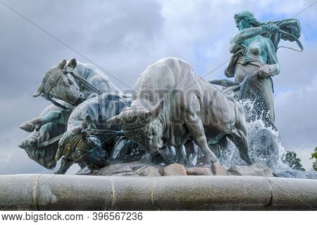 Goddess Gefjon With Four Bulls. Gefion Fountain Under A Stormy Dramatic Cloud Sky: Copenhagen, Denma