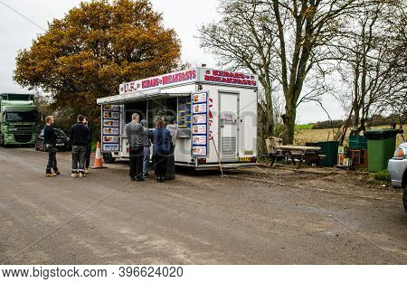 Basingstoke, Uk - November 17, 2020: Customers Waiting To Be Served At A Kebab Van In A Layby On The