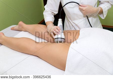 The Spa Beautician Holds The Rf-lifting Maniple In His Hand And Performs The Procedure For Problem A