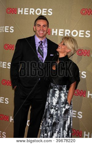 LOS ANGELES - DEC 2: Kurt Warner kommt für die 2012 CNN Heroes Awards im Shrine Auditorium Dece