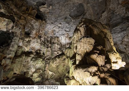 The Environment With Impressive Natural Beauty Of Thien Cung Cave (other Name Called Heaven Cave) Th