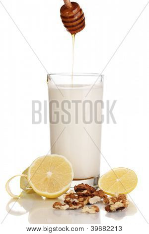 Gesunde Zutaten für die Stärkung der Immunität, isolated on white
