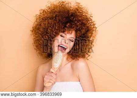 Close-up Portrait Of Her She Nice Cute Charming Attractive Cheerful Positive Funky Childish Wavy-hai