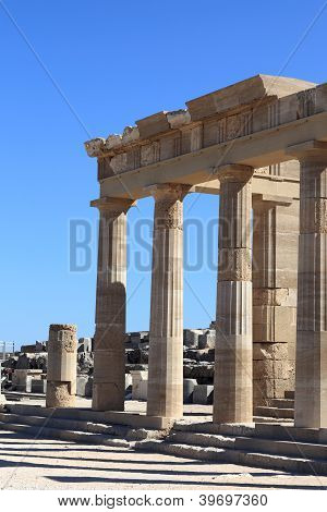 Facciata dei Propilei dell'Acropoli di Lindos