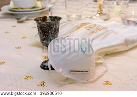 Small Jewish Passover Seder Dinner In The Covid-19 Corona Era