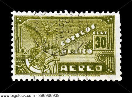 Mexico - Circa 1945: Cancelled Postage Stamp Printed By Mexico, That Shows Symbols Of Flight, Circa 
