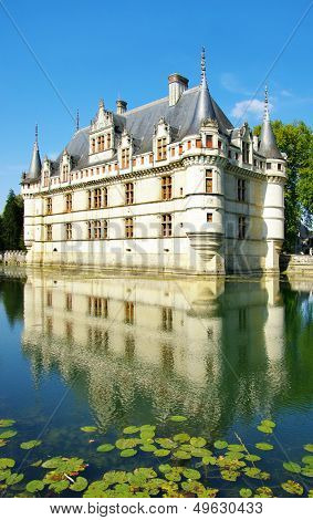 beautiful castle on water - Azey-le-rido - Loire valley