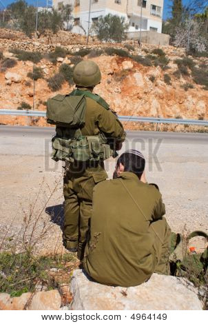 Izraelské vojáky hlídky v palestinské vesnice