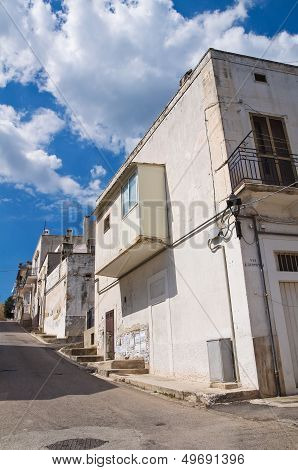 Alleyway. Mattinata. Puglia. Italy.