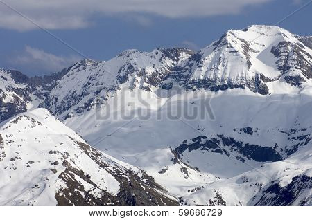 Sabocos peak (2757 m), Tendenera mountains, Tena Valley, Pyrenees, Huesca, Aragon, Spain