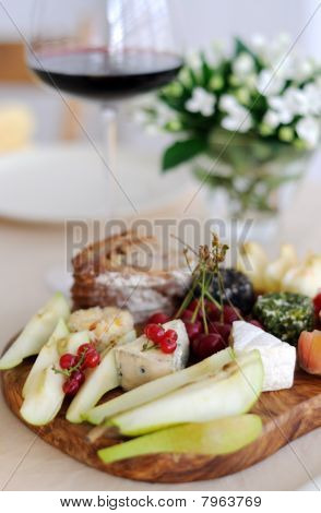Obstteller Käse. Käseplatte