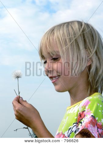 Katya avec pissenlit