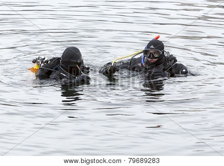 Divers Ice Cold Water