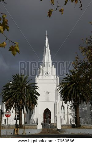 Edifício público com campanário
