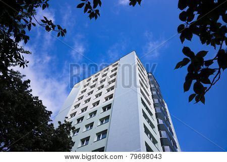 Renovated Prefab With The Blue Sky In Hradec Kralove