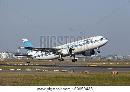 Frankfurt Airport - Airbus A300 Of Kuwait Airways Takes Off