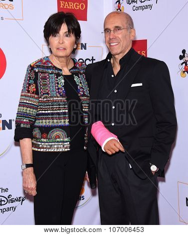 LOS ANGELES - OCT 23:  Jeffrey Katzenberg & Marilyn Katzenberg arrives to the GLSEN Awards 2015 on October 23, 2015 in Hollywood, CA.                