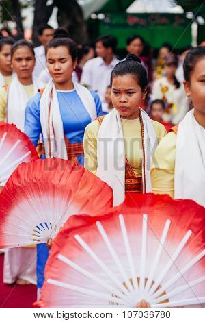 Nha Trang, Vietnam - Circa February 2015 - Unidentified Women Dance Traditional With Clay Pots On Lu