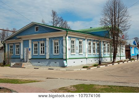 The Museum House Of Countess Panina , Old Blue Wooden House With Carved Patterns